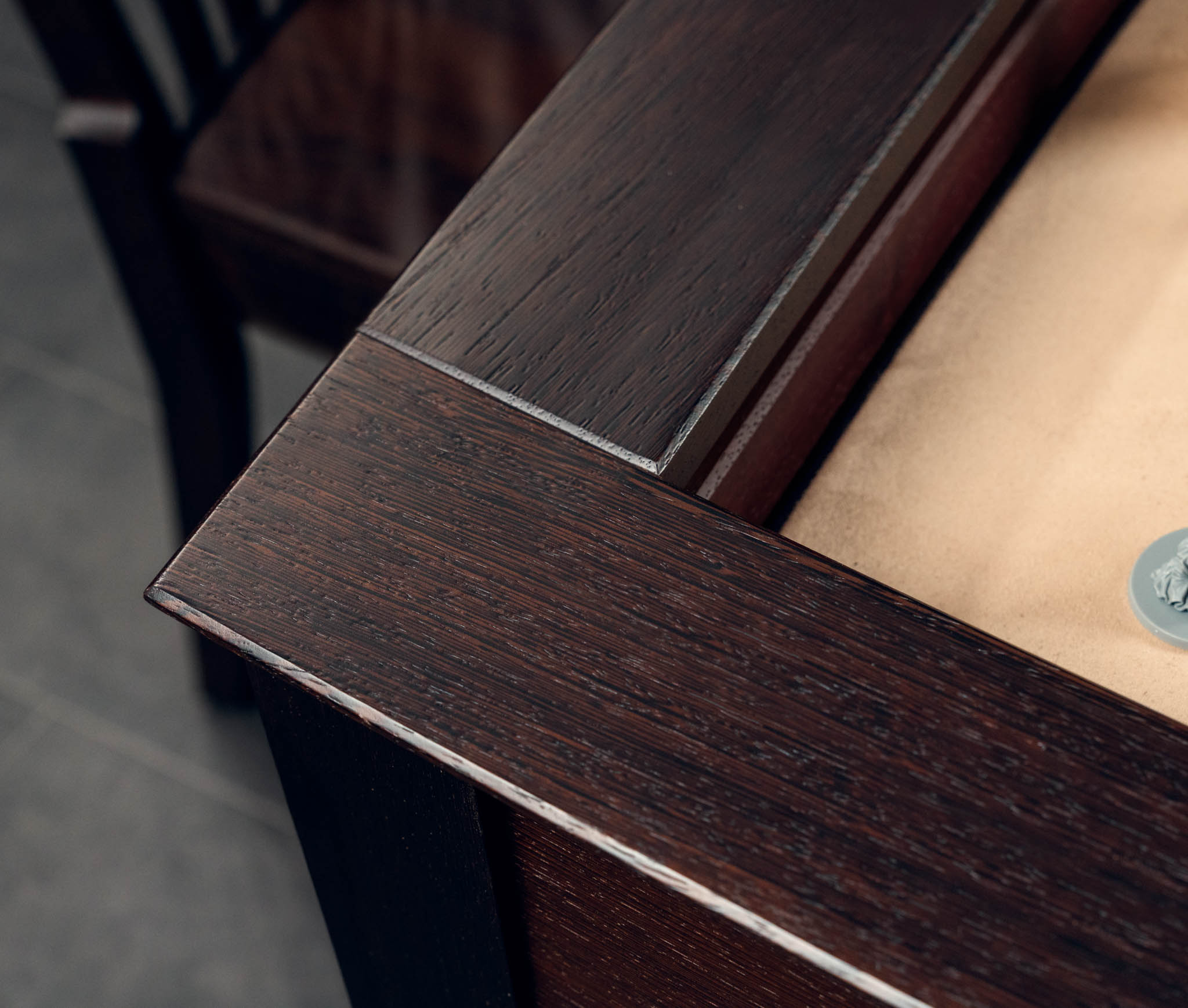 prophecy-gaming-table-wenge-cornner